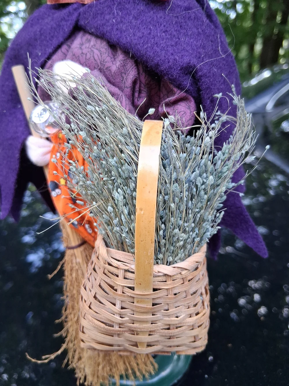 Byers Choice 2006 Witch With Broom, Poison Bottle, And Wicked Herbs Basket